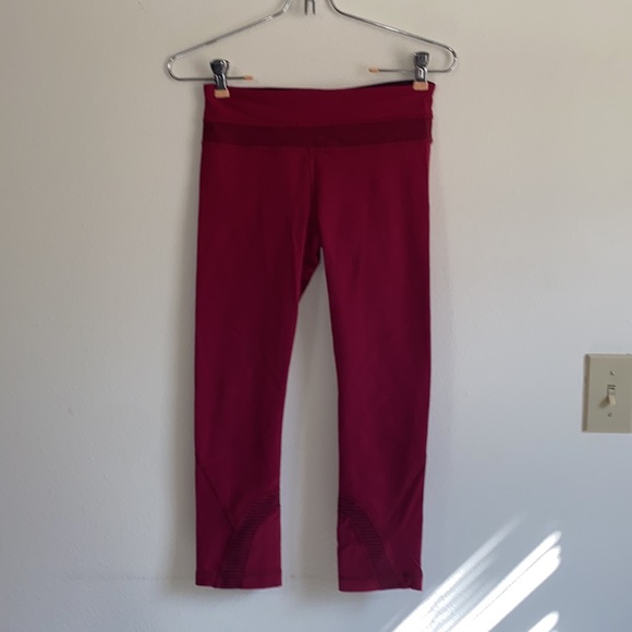 Lululemon Size 4 Inspire Crop II Bumble Berry Maroon Hyperstripe Bordeaux Drama - Picture 2 of 7